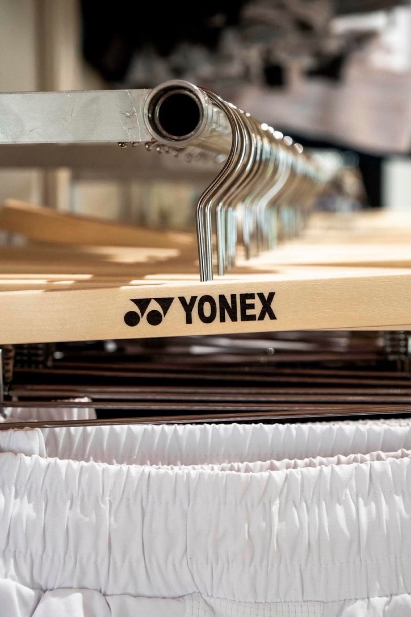 Yonex Store Copenhagen — ketcher-hangers i pro shop